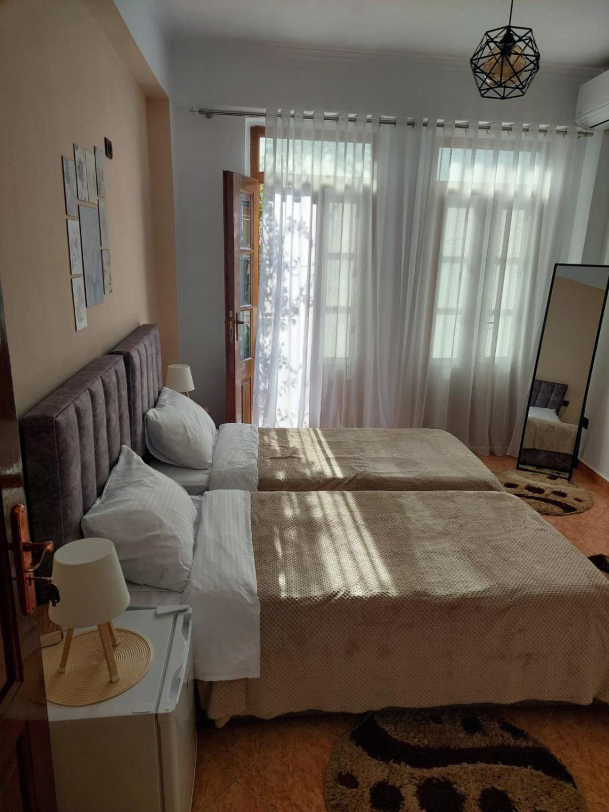 Godard Apartments Vlore Ngoại thất bức ảnh